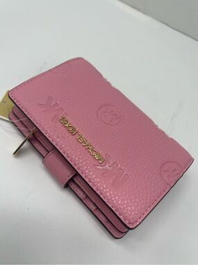 MICHAEL KORS Jet Set Travel Med ZP CN Logo Debossed Bifold Wallet
Carnation 
NWT